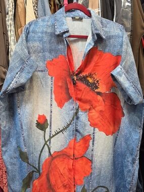 Denim-Look Comfy Loose Button Dress with Bold Red Poppy Print. Italian OS Up 1X